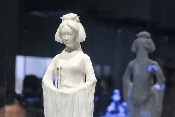 Dehua Porcelain Shines at Blanc de Chine Exhibit in Shanghai Dehua_Porcelain_Shines_at_Blanc_de_Chine_Exhibit_in_Shanghai