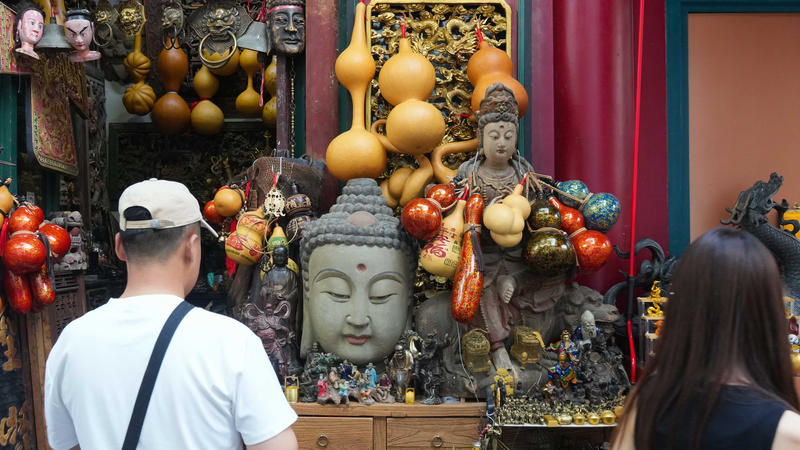 Discover_the_Vibrant_Soul_of_Chinese_Mainland_Markets - News for amigos, by amigos Discover_the_Vibrant_Soul_of_Chinese_Mainland_Markets