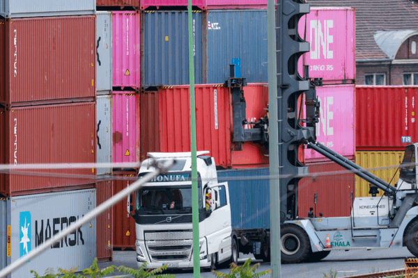 EU_Urges_Business_First_Amid_U_S__Tariff_Uncertainty