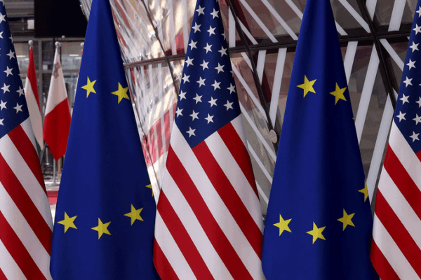 EU Weighs Tough Options as Trump Threatens 30% Tariffs EU_Weighs_Tough_Options_as_Trump_Threatens_30__Tariffs