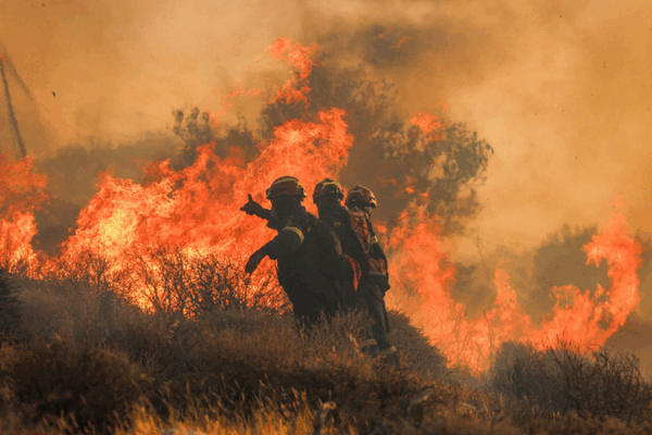 Europe Sizzles: Record Heat Waves and Wildfires Impact Lives Europe_Sizzles__Record_Heat_Waves_and_Wildfires_Impact_Lives