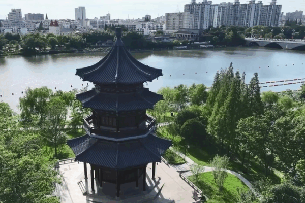 Fengcheng River: Moat Reborn as a Modern Urban Oasis Fengcheng_River__Moat_Reborn_as_a_Modern_Urban_Oasis video poster