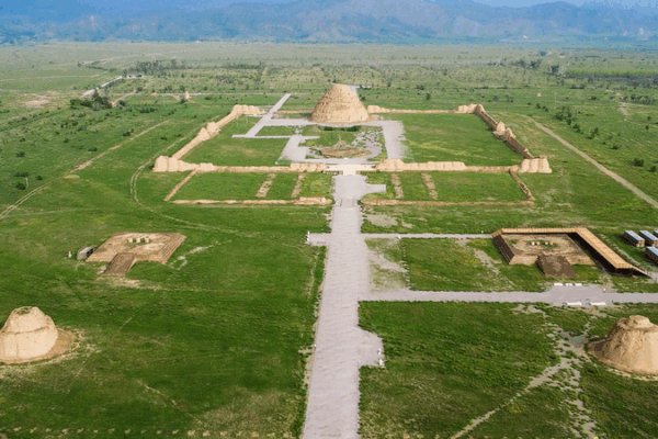 Flying Over Xixia’s Mysterious Oriental Pyramids Flying_Over_Xixia_s_Mysterious_Oriental_Pyramids video poster