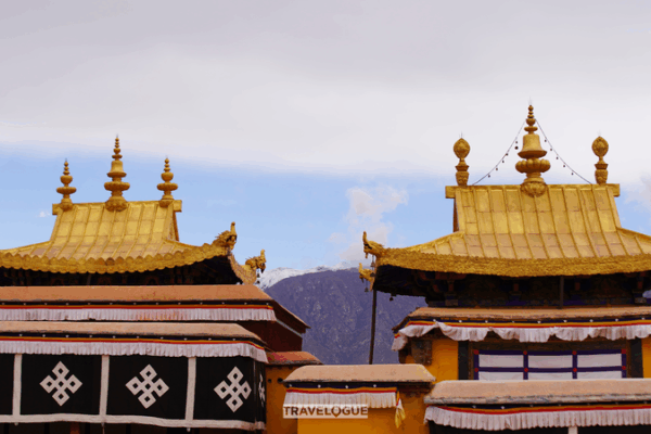 Golden Roofs: Timeless Artistry at the Potala Palace Golden_Roofs__Timeless_Artistry_at_the_Potala_Palace