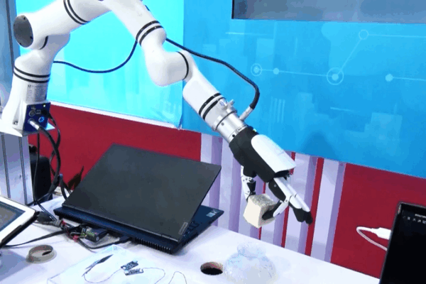 Humanoid Robots Dazzle at Supply Chain Expo Humanoid_Robots_Dazzle_at_Supply_Chain_Expo video poster