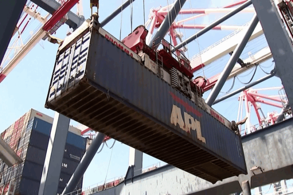 LA Port Navigates Tariff Turbulence LA_Port_Navigates_Tariff_Turbulence video poster