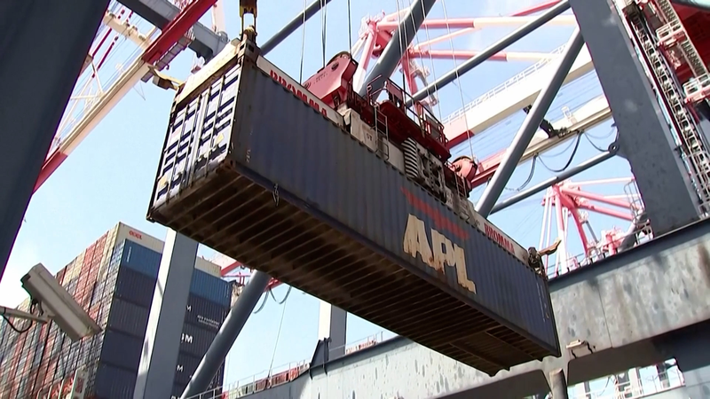 LA_Port_Navigates_Tariff_Turbulence video poster