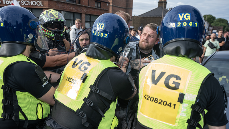 London_Hotel_Protests_Turn_Violent_Amid_Migrant_Tensions - News for amigos, by amigos London_Hotel_Protests_Turn_Violent_Amid_Migrant_Tensions