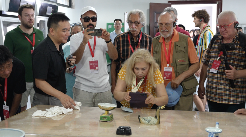 Porcelain Art Unites Global Media in Jingdezhen Porcelain_Art_Unites_Global_Media_in_Jingdezhen