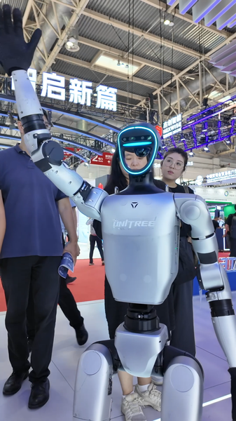 Robots Take Over at 2025 China International Supply Chain Expo Robots_Take_Over_at_2025_China_International_Supply_Chain_Expo video poster
