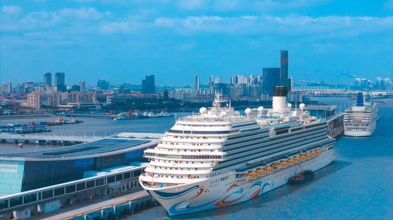Shanghai: From Battleground to Global Gateway Shanghai__From_Battleground_to_Global_Gateway