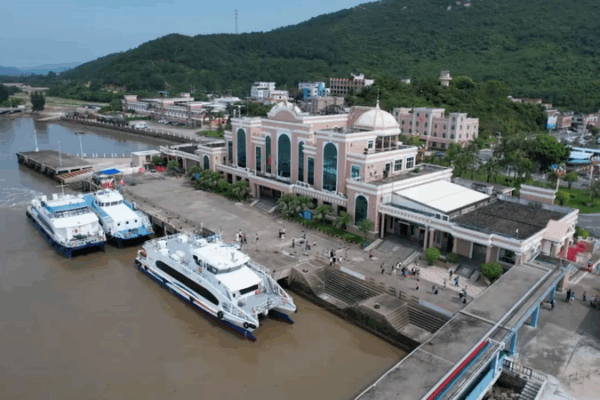 Typhoon_Wipha_Rocks_South_China__Hainan___Guangdong_on_Alert_