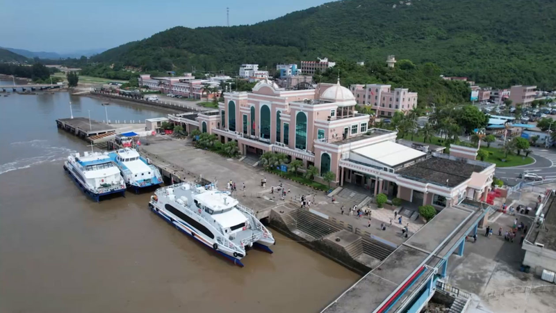 Typhoon_Wipha_Rocks_South_China__Hainan___Guangdong_on_Alert_