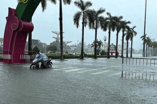 Typhoon Wipha’s Fury: Flooding Hits Central Vietnam Typhoon_Wipha_s_Fury__Flooding_Hits_Central_Vietnam