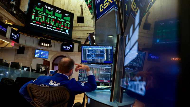 US_Stocks_Mixed_as_Fed_Pauses_Rate_Cuts