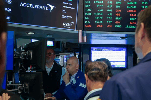 US Stocks Mixed on Earnings & Trade Buzz US_Stocks_Mixed_on_Earnings___Trade_Buzz