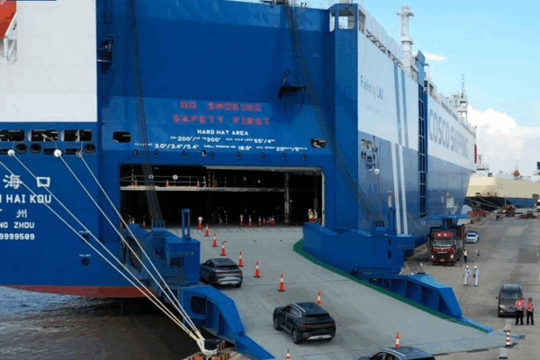 World’s Largest Solar-Powered Car Carrier Sets Sail World_s_Largest_Solar_Powered_Car_Carrier_Sets_Sail