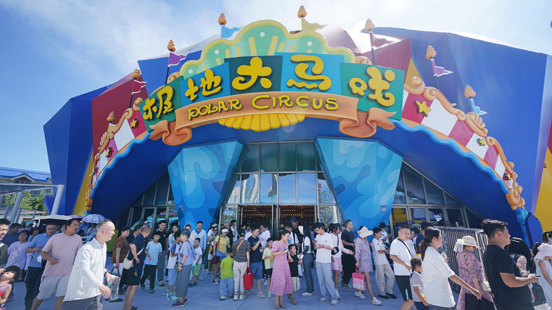 Wuhan_Welcomes_Ocean_Themed_Circus_Show