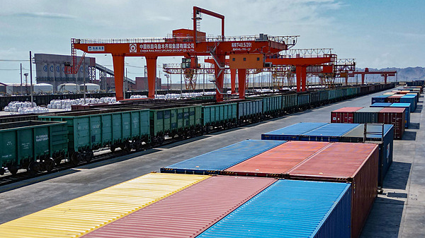 Xinjiang_Railway_Ports_Hit_10_000__China_Europe_Train_Trips