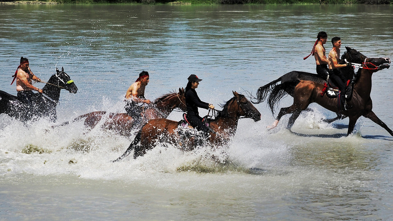 Xinjiang_s_Heavenly_Horses_Festival_Gallops_into_Summer