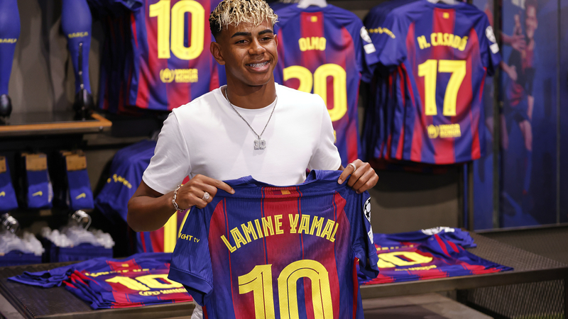 Yamal_Inherits_Iconic_No_10_at_Barca