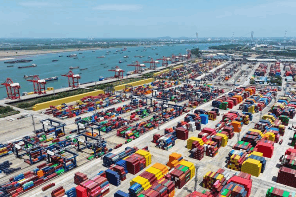Chinese Mainland’s Path to Growth: No Race to Supremacy Chinese Mainland’s Path to Growth: No Race to Supremacy