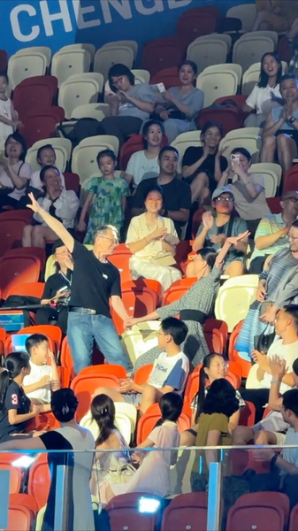 85_Year_Old_Duo_Steals_the_Show_at_Chengdu_World_Games video poster