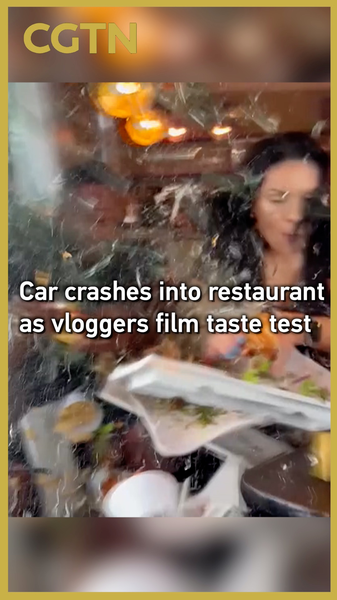 Car Smashes Into Houston Restaurant During Vloggers’ Taste Test Car_Smashes_Into_Houston_Restaurant_During_Vloggers__Taste_Test video poster