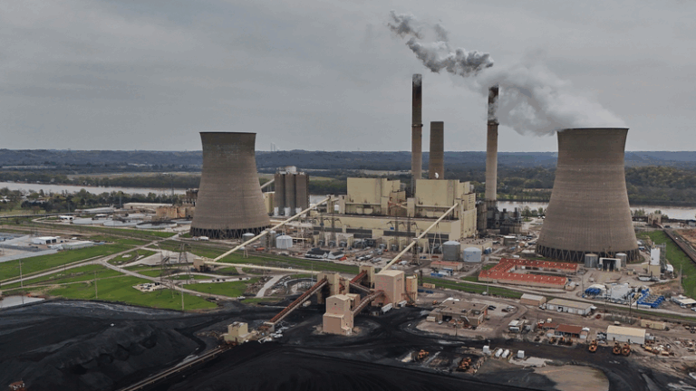 China Cuts CO2 Emissions as U.S. Coal Revival Reverses Trend China_Cuts_CO2_Emissions_as_U_S__Coal_Revival_Reverses_Trend