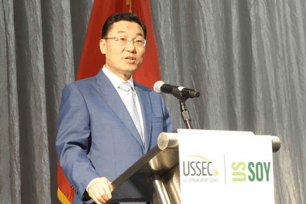 Chinese Ambassador: Farmers Shouldn’t Pay Trade War Costs Chinese_Ambassador__Farmers_Shouldn_t_Pay_Trade_War_Costs