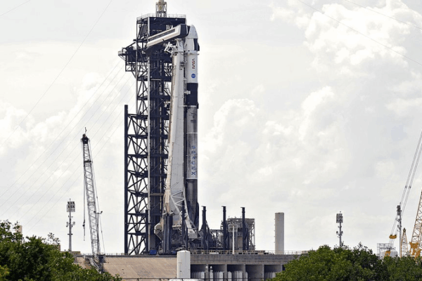 Cloudy Skies Delay SpaceX Crew-11 Launch Cloudy_Skies_Delay_SpaceX_Crew_11_Launch