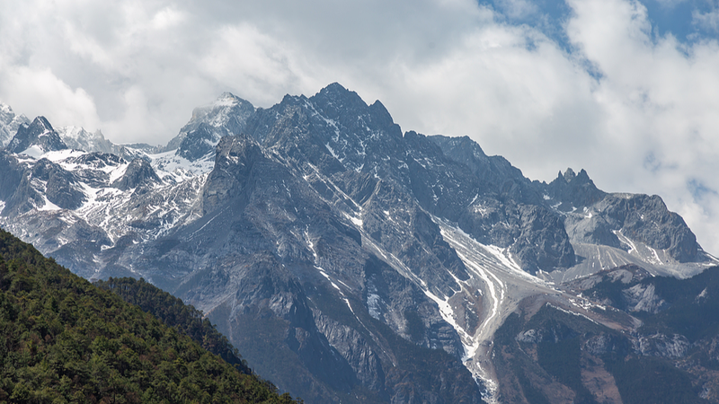 Yulong Snow Mountain: Yunnan’s Black & White Wonder ❄️🌿 Yulong Snow Mountain: Yunnan’s Black & White Wonder ❄️🌿 video poster