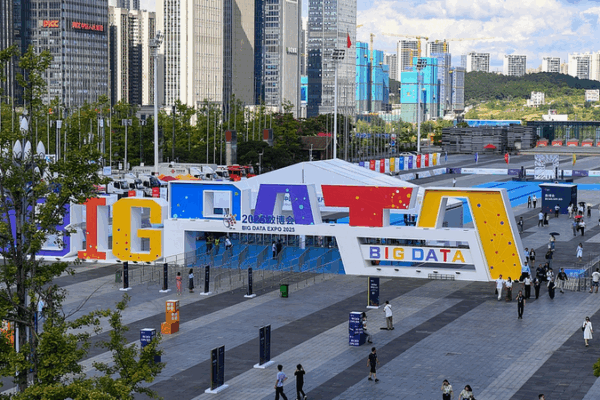 Data Meets AI: 2025 Big Data Expo Kicks Off in Guiyang Data_Meets_AI__2025_Big_Data_Expo_Kicks_Off_in_Guiyang
