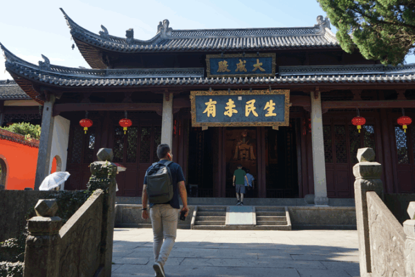 Discover the Centuries-Old Nanzong Confucius Temple in Zhejiang Discover_the_Centuries_Old_Nanzong_Confucius_Temple_in_Zhejiang