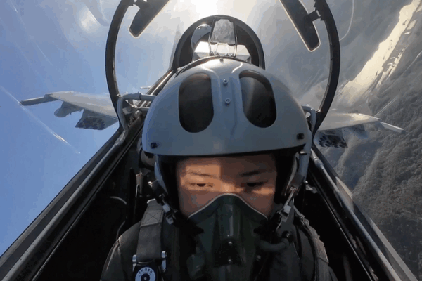 Dream Chaser: Xizang’s First Female Fighter Jet Pilot Dream_Chaser__Xizang_s_First_Female_Fighter_Jet_Pilot video poster