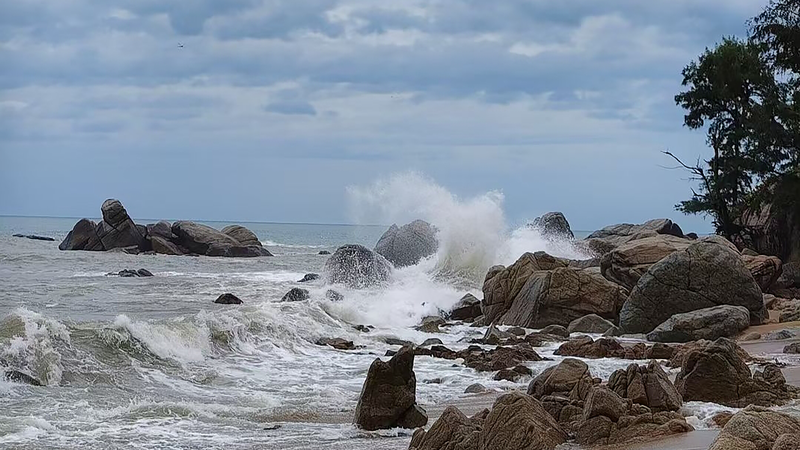Hainan Raises Highest Alert as Typhoon Kajiki Approaches Hainan_Raises_Highest_Alert_as_Typhoon_Kajiki_Approaches