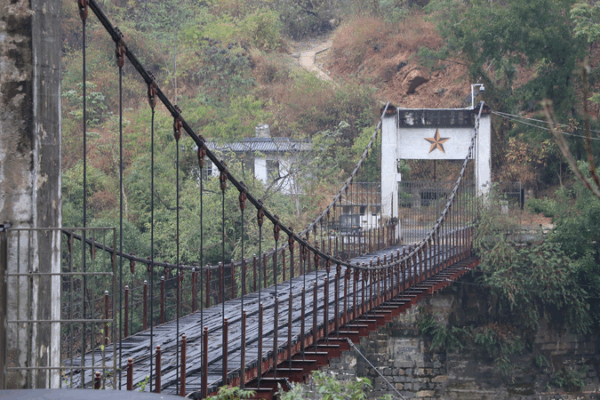 Huitong Bridge: Engineering Marvel & Patriotic Legacy Huitong_Bridge__Engineering_Marvel___Patriotic_Legacy
