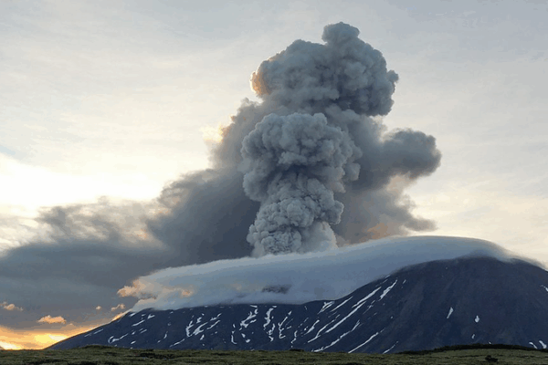 Kamchatka Volcanoes: A Rare Parade of Eruptions Kamchatka_Volcanoes__A_Rare_Parade_of_Eruptions