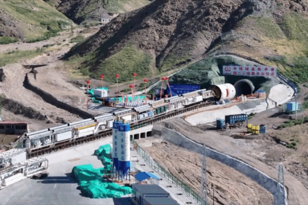 Key Breakthrough: Guozigou Tunnel Completed in West-to-East Gas Project Key_Breakthrough__Guozigou_Tunnel_Completed_in_West_to_East_Gas_Project