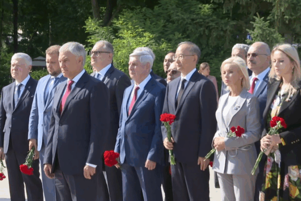 Russia’s Duma Speaker Honors Soviet WWII Heroes in Changchun Russia’s Duma Speaker Honors Soviet WWII Heroes in Changchun video poster