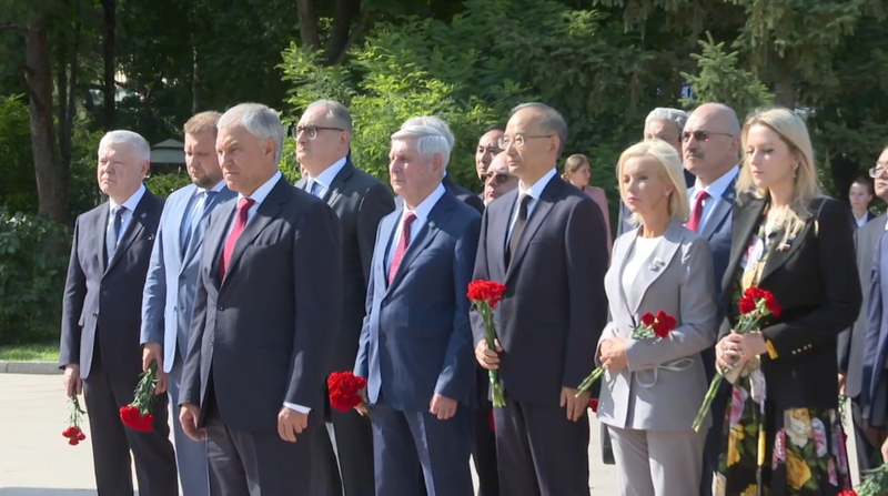 MWVY2EYIJOJ3PN7LYXHC - News for amigos, by amigos Russia’s Duma Speaker Honors Soviet WWII Heroes in Changchun video poster