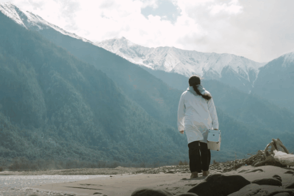 Meet the Young Tibetan Village Doctor Changing Lives Meet_the_Young_Tibetan_Village_Doctor_Changing_Lives video poster