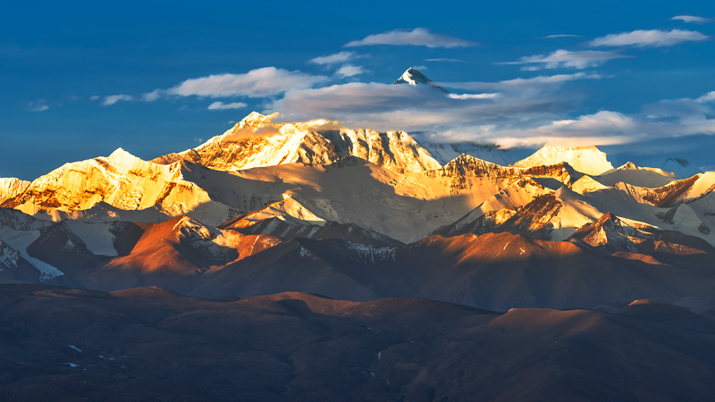 Mount Qomolangma Live: Explore the World’s Highest Peak Mount_Qomolangma_Live__Explore_the_World_s_Highest_Peak video poster