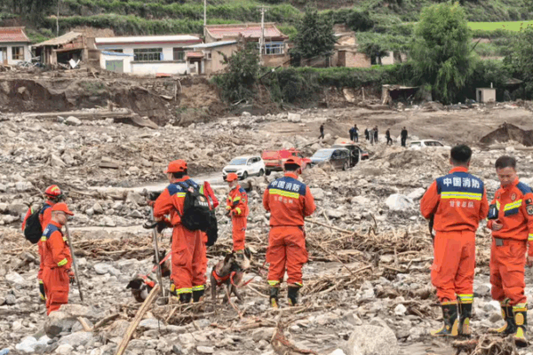 Mountain Torrents Ravage Gansu: Rescue Teams Race Against Time Mountain_Torrents_Ravage_Gansu__Rescue_Teams_Race_Against_Time video poster