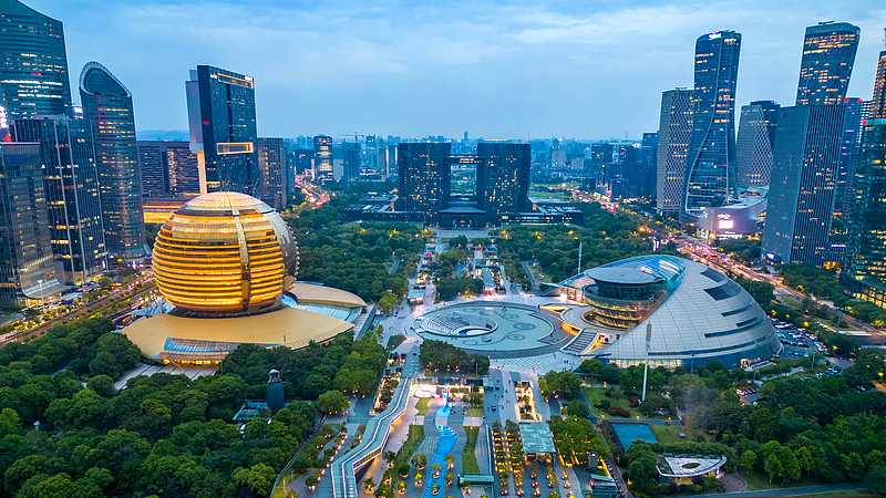 OUVA4QAA2M7WKX0F6QXS - News for amigos, by amigos Discover Hangzhou’s Urban Balcony: Skyline Views & River Vibes video poster