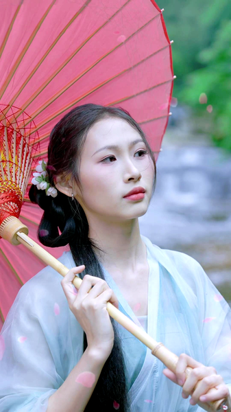 Oil-Paper Umbrellas & Hanfu Dance: Youth Revives Chinese Heritage Oil_Paper_Umbrellas___Hanfu_Dance__Youth_Revives_Chinese_Heritage video poster
