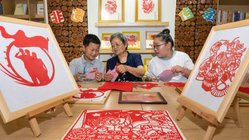 Paper_Cutting_Workshop_Celebrates_Army_Day_Spirit_in_Anhui - News for amigos, by amigos Paper_Cutting_Workshop_Celebrates_Army_Day_Spirit_in_Anhui
