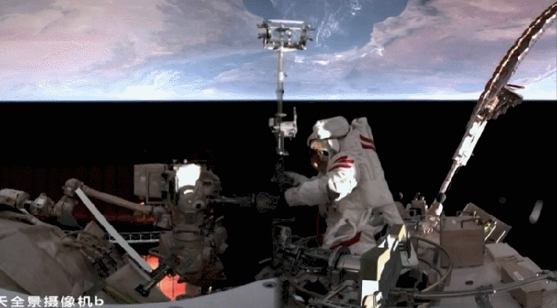 Shenzhou_19_Crew_Outsmarts_Unexpected_EVA_Lock_Glitch_