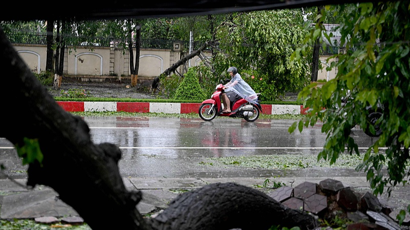 Typhoon Kajiki Aftermath in Vietnam: Evacuations, Floods & Recovery Typhoon_Kajiki_Aftermath_in_Vietnam__Evacuations__Floods___Recovery video poster