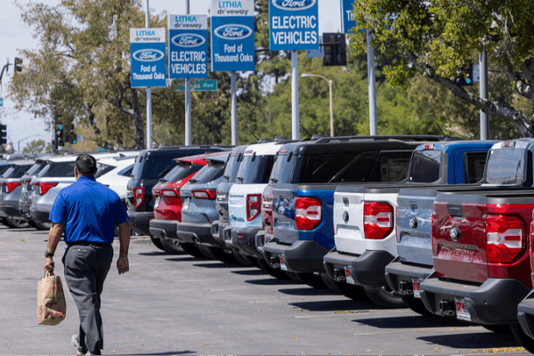 US Auto Prices Poised to Soar as Tariffs Bite Manufacturers US_Auto_Prices_Poised_to_Soar_as_Tariffs_Bite_Manufacturers